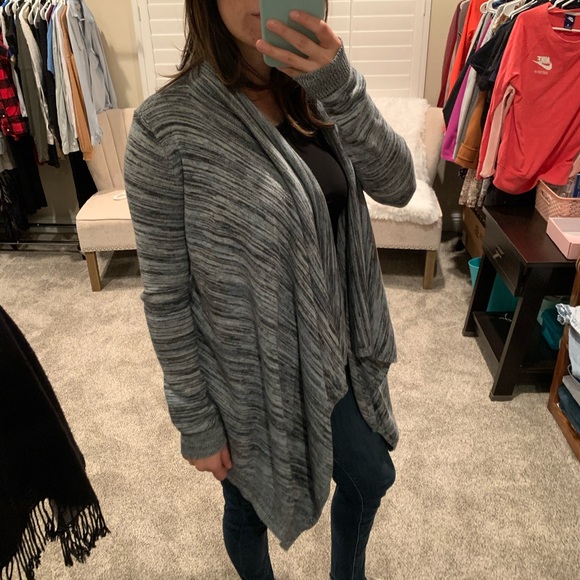 MODA Int. Sweater/Wrap - Picture 3 of 8